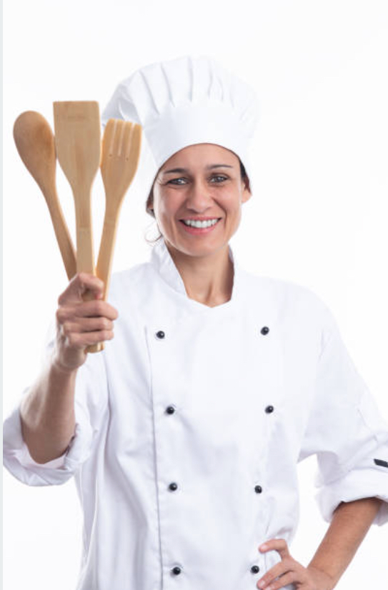 Mujer con cucharas en la mano